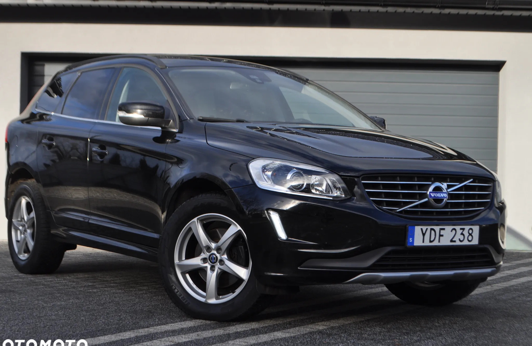 Volvo XC 60 cena 82999 przebieg: 125000, rok produkcji 2016 z Legnica małe 781